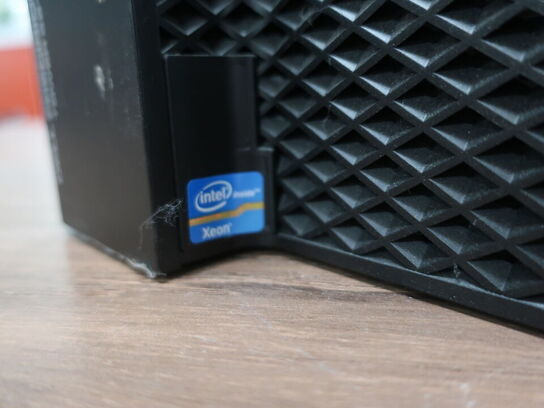 Server DELL Precision Tower 5810/Intel XEON E5-1620V3/8 GB/500 GB HDD/NVIDIA Quadro K620