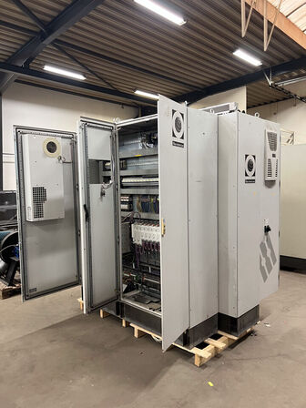 4 stk. styringsskabe m. bl.a. LENZE komponenter