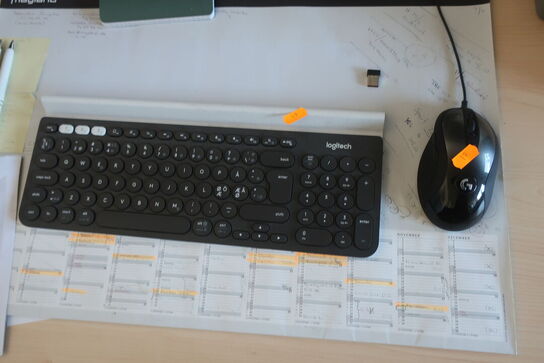 2 stk. monitor DELL P2719H, mus, tastatur og headset