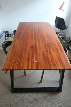 Bord og 4 stk. stole