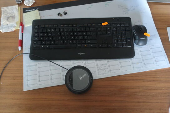 2 stk. monitor DELL P2719H, mus, tastatur og headset