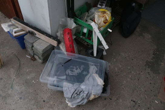 Stiger, haveredskaber, juleting m.m.