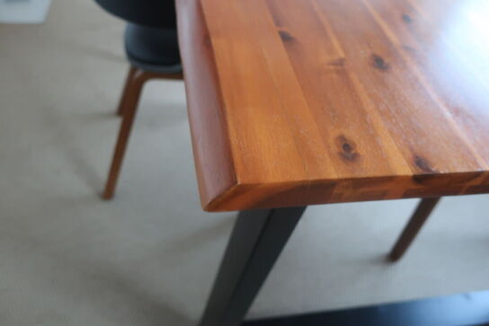 Bord og 4 stk. stole