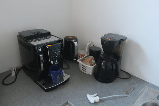 2 stk. kaffemaskiner, elkedel og airfryer ovn