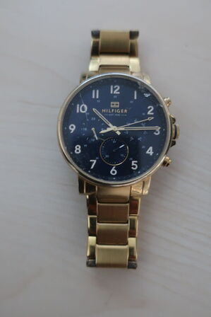 Ur TOMMY HILFINGER 