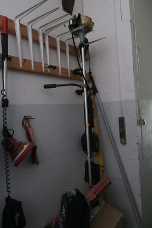 Stiger, haveredskaber, juleting m.m.