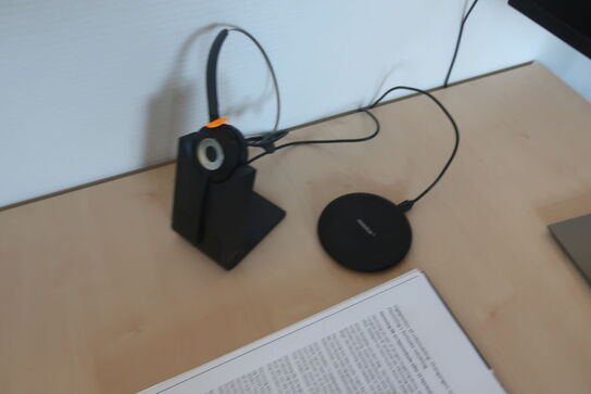 2 stk. monitor DELL P2719H, mus, tastatur og headset