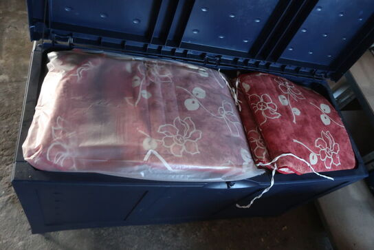 19 stk. havestole, hyndeboks og hylder