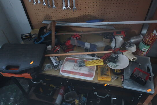 Værkstedsbænk, højtryksrenser, værktøj m.m. 