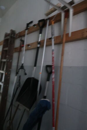 Stiger, haveredskaber, juleting m.m.