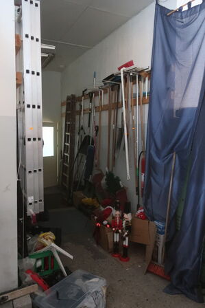 Stiger, haveredskaber, juleting m.m.