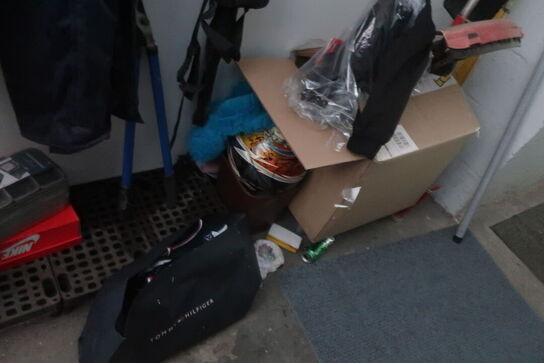 Stiger, haveredskaber, juleting m.m.