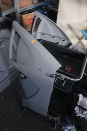 Rengøringsvogn, trækvogn og kosteskafte/stænger