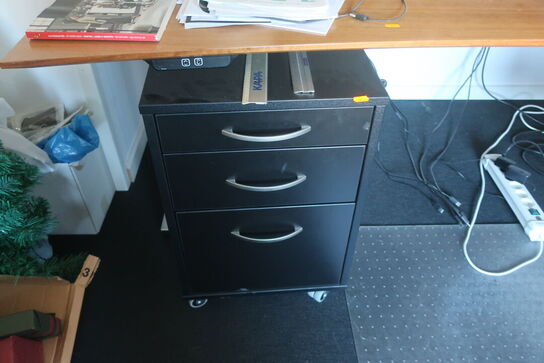 El. hæve/sænkebord, stol, skuffemondul og lampe