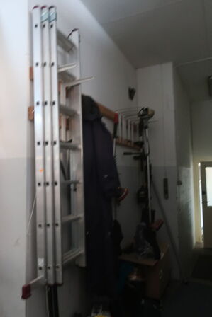 Stiger, haveredskaber, juleting m.m.