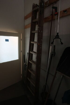 Stiger, haveredskaber, juleting m.m.