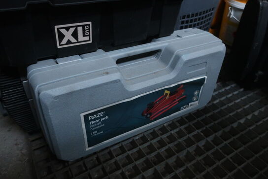 Værkstedsbænk, højtryksrenser, værktøj m.m. 