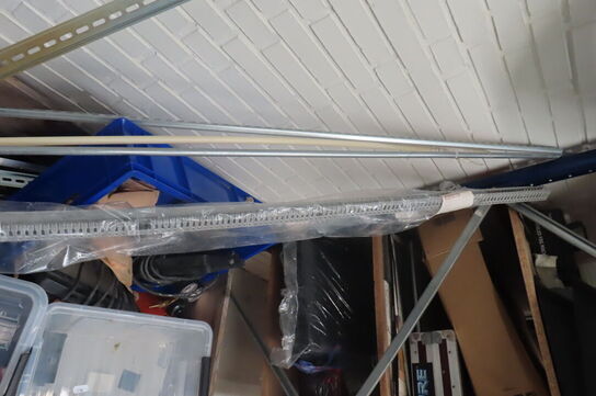 Palle med diverse arbejdslamper + kraftstik mv. 