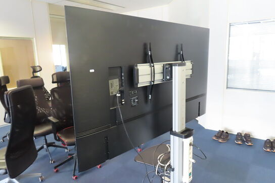 Fjernsyn SAMSUNG QE70Q60AAU inkl. Stativ 