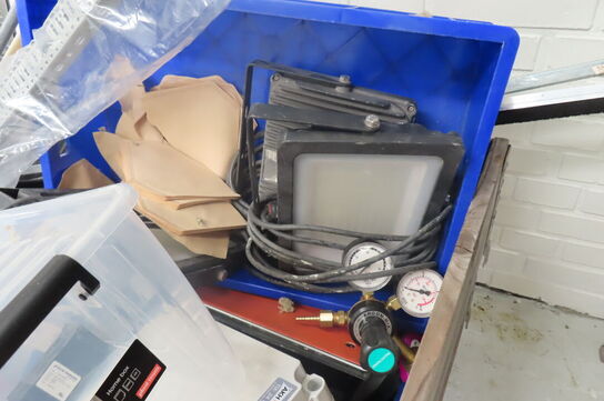Palle med diverse arbejdslamper + kraftstik mv. 