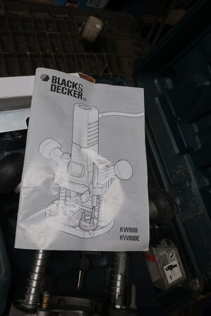 Overfræser BLACK&DECKER KW800E