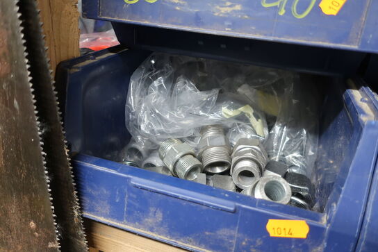 Diverse kasser med indhold